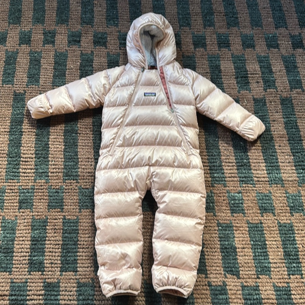Patagonia down toddler bunting- 1 piece snow suit 18-24 months